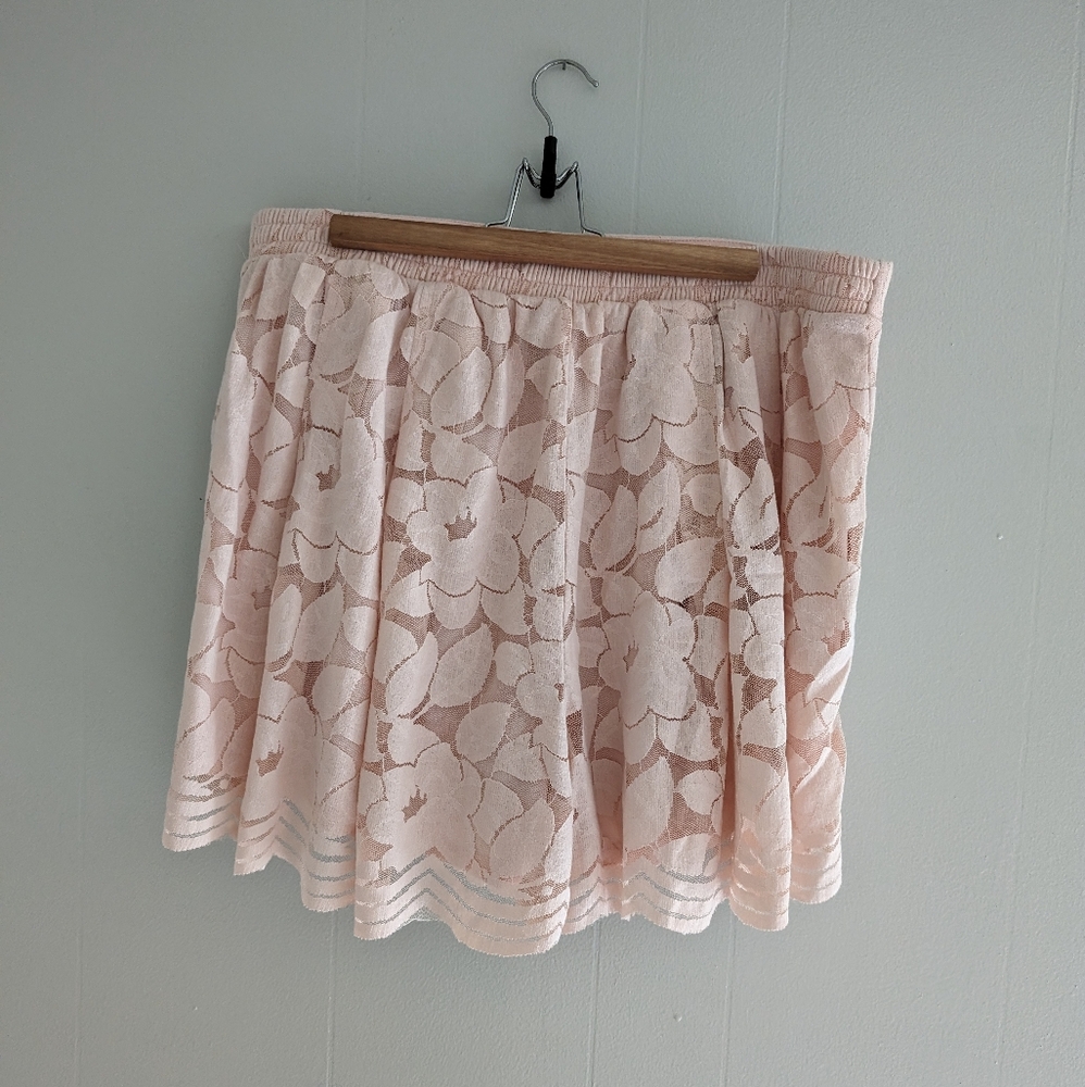 Torrid Scalloped Lace Shorts - Picture 6 of 7